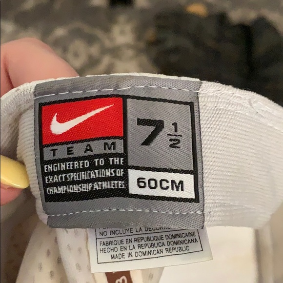 Nike hat - Picture 2 of 2